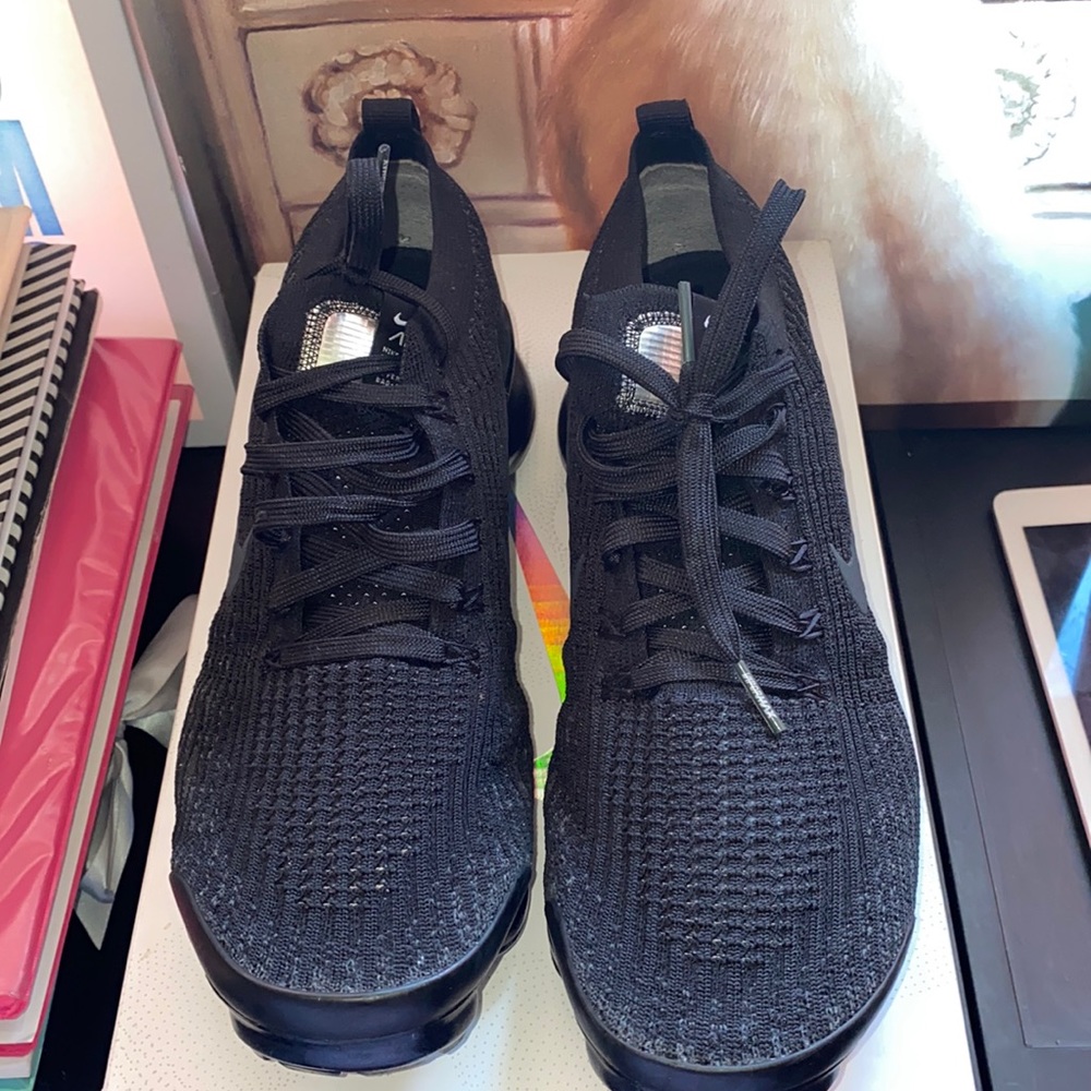 Men black Nike Vapormax